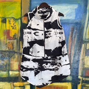 Jason asymmetrical hem Black and White Sleeveless 1/2 Zip-Up Top with pockets S